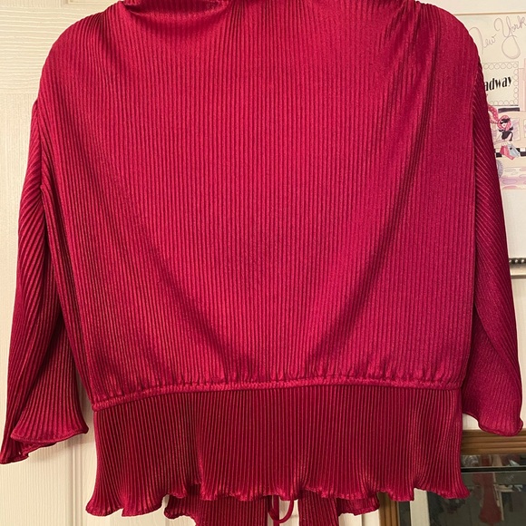 Red pleated blouse - Picture 2 of 3